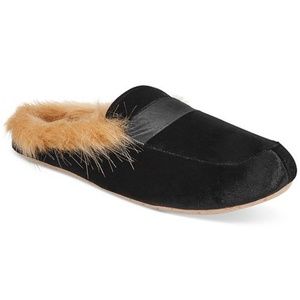 🙋‍♀️I.N.C. | BLACK FAUX FUR SLIDES